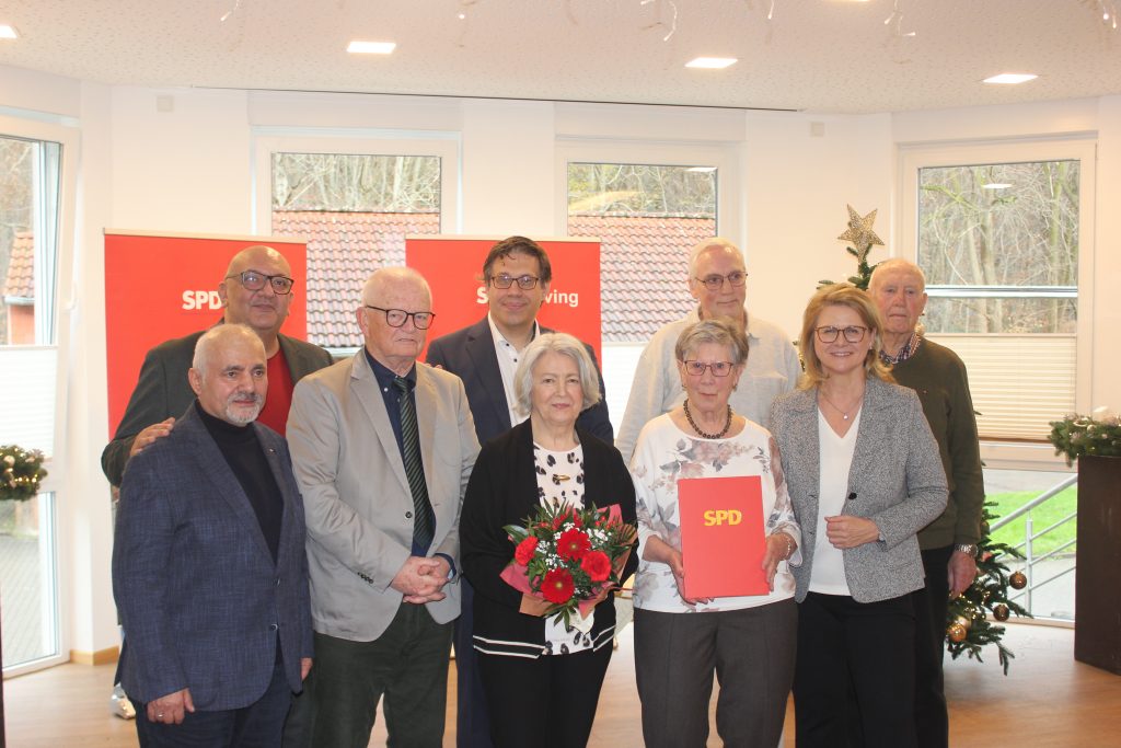 Jubilarehrung 2025 von links: Ali Inan, Volkan Baran, Peter Wieseler, Martin Schmitz, Beate Wieseler, Karin Macewicz, Arno MArkhof, Sabine Poschmann, Gerhard Schulze